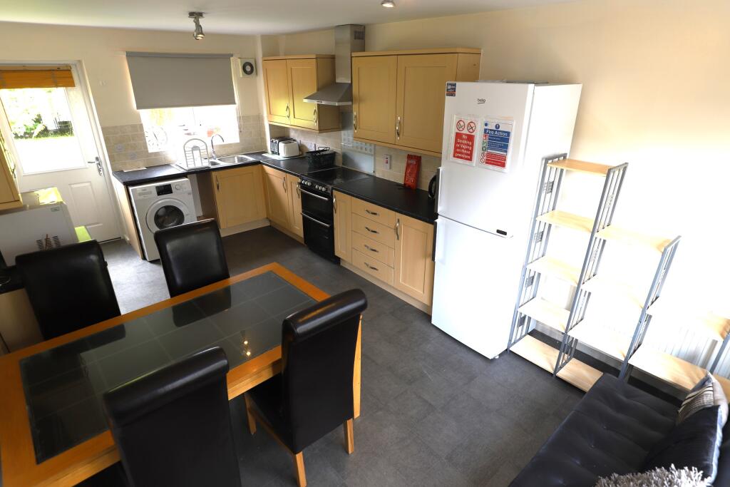 House in Stoke-on-Trent - View 5