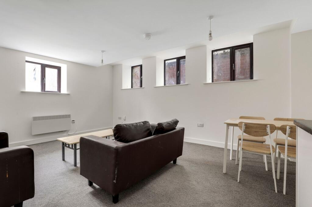 Apartment in Nottingham, Carrington - View 3