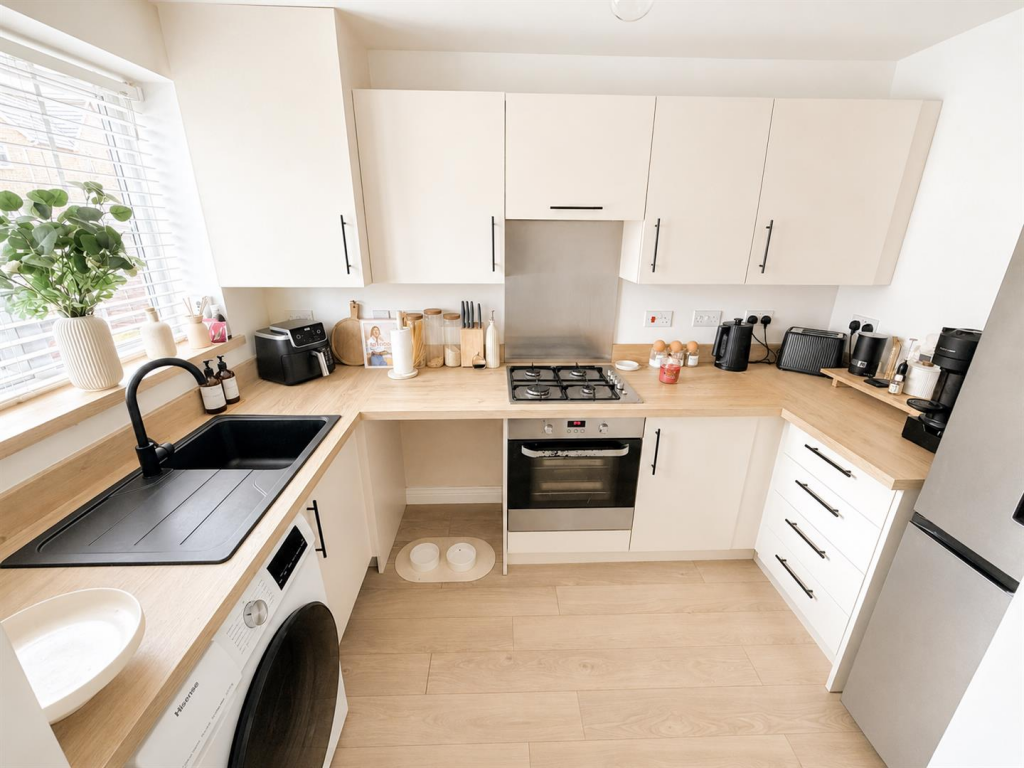 House in Northampton, North Northamptonshire - View 2