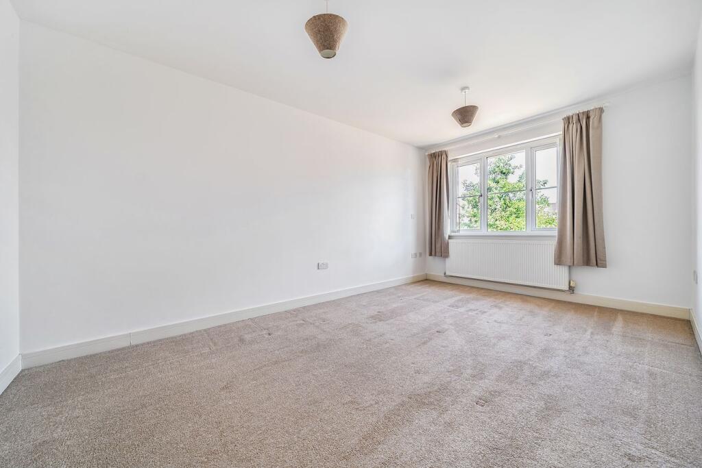 House in Luton, Sundon Park - More