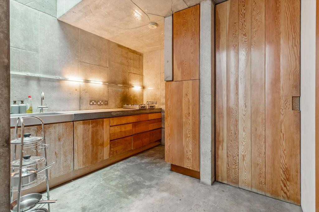House in London - View 5