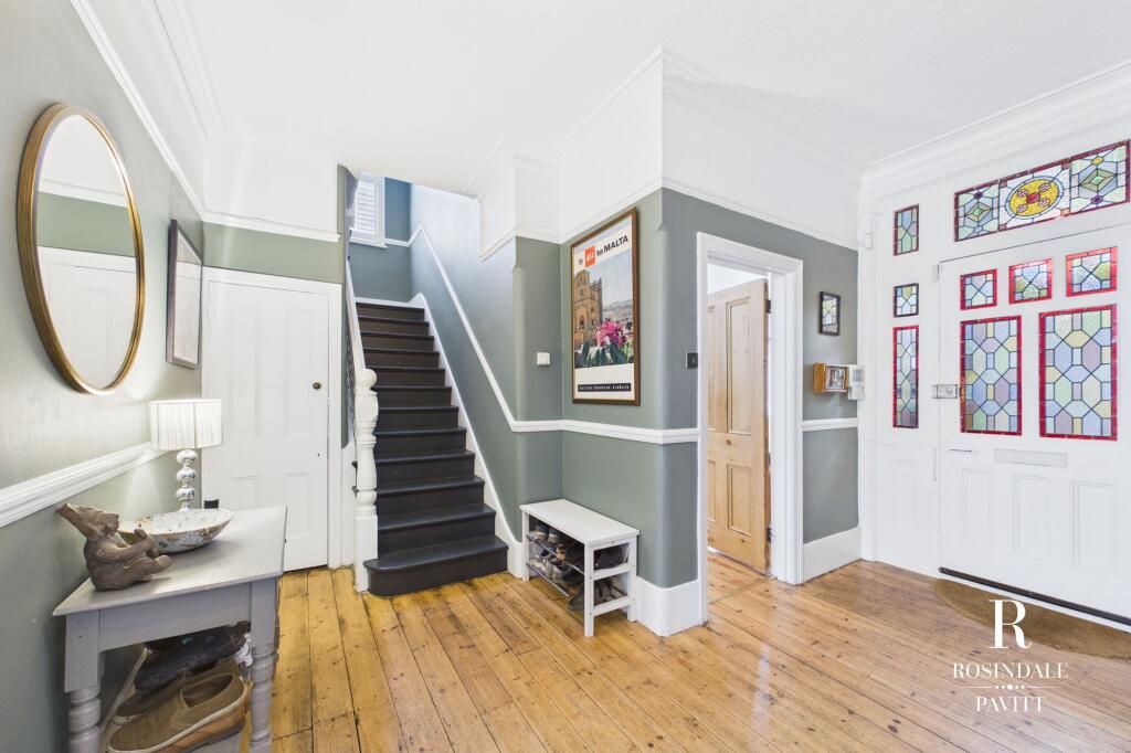 House in Sutton - View 2