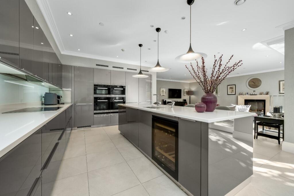 House in Elmbridge, Esher - More