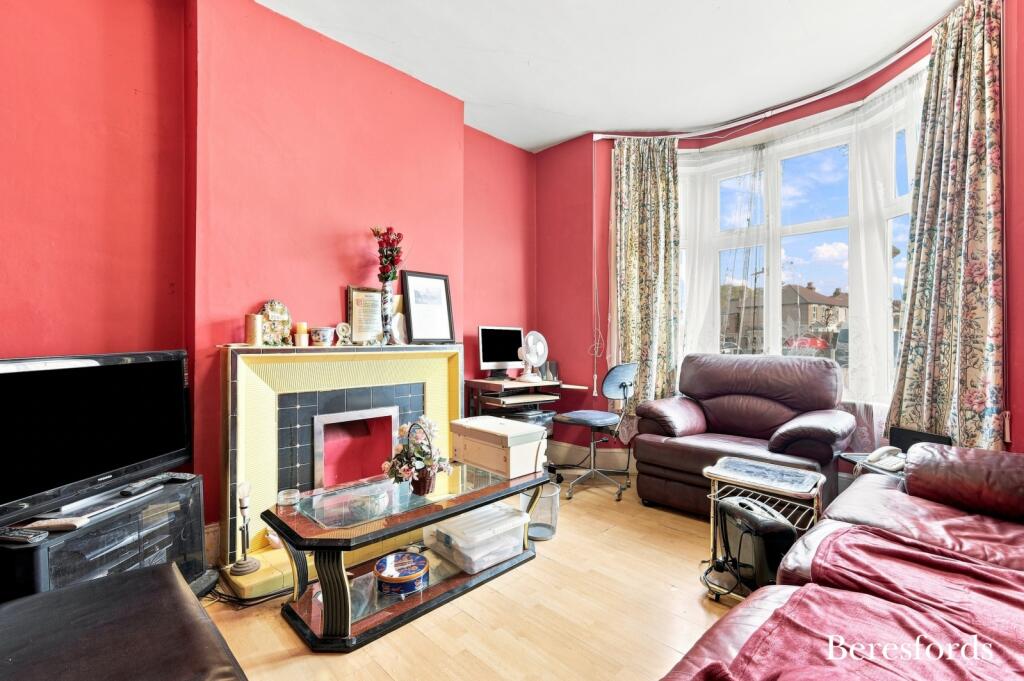 House in London, Rush Green - More