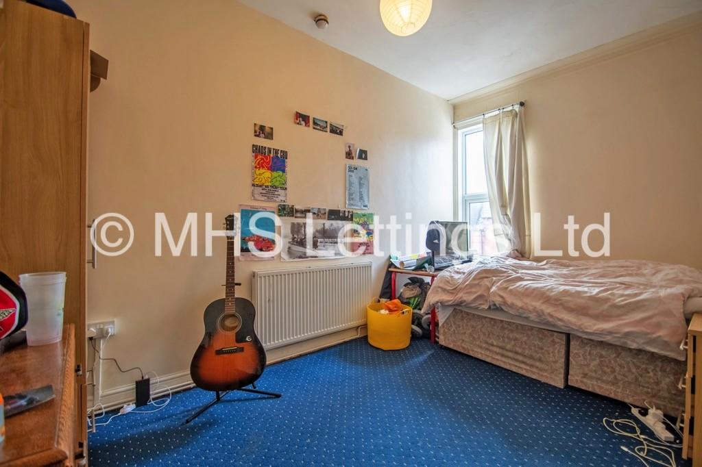 House in Leeds, West Yorkshire - View 5