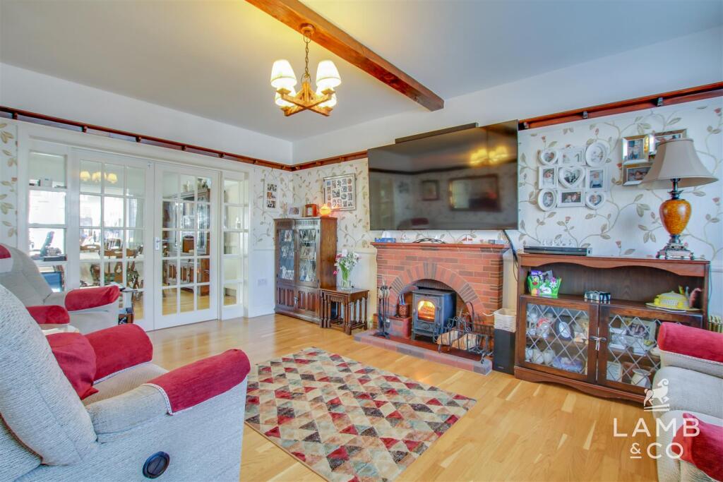 House in Clacton-on-Sea, Jaywick - More