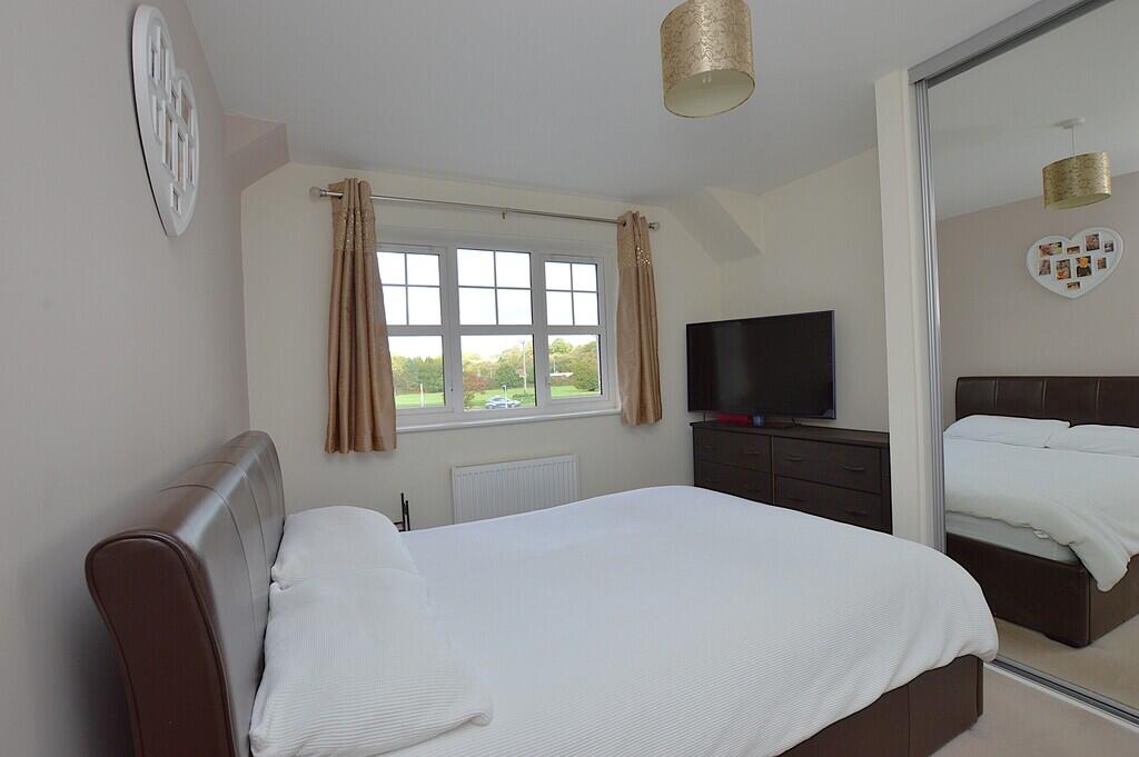 House in Reigate and Banstead, South Earlswood - More