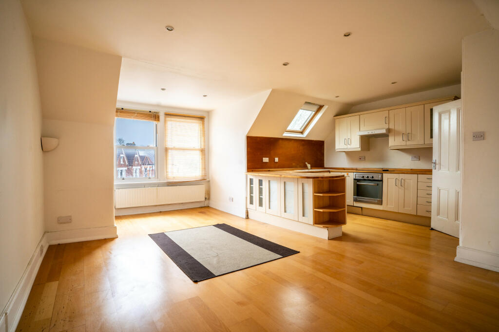 Gubyon Avenue,  London, SE24 photo 3