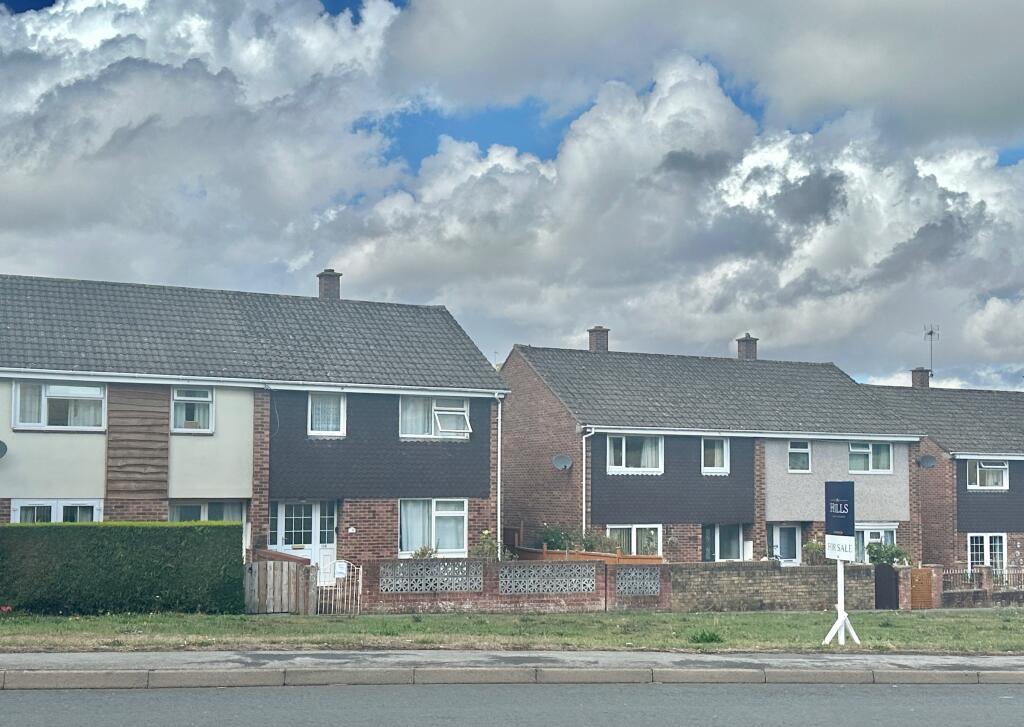 3-bed semi-detached on Oak Way, Littledean, Cinderford, £240,000