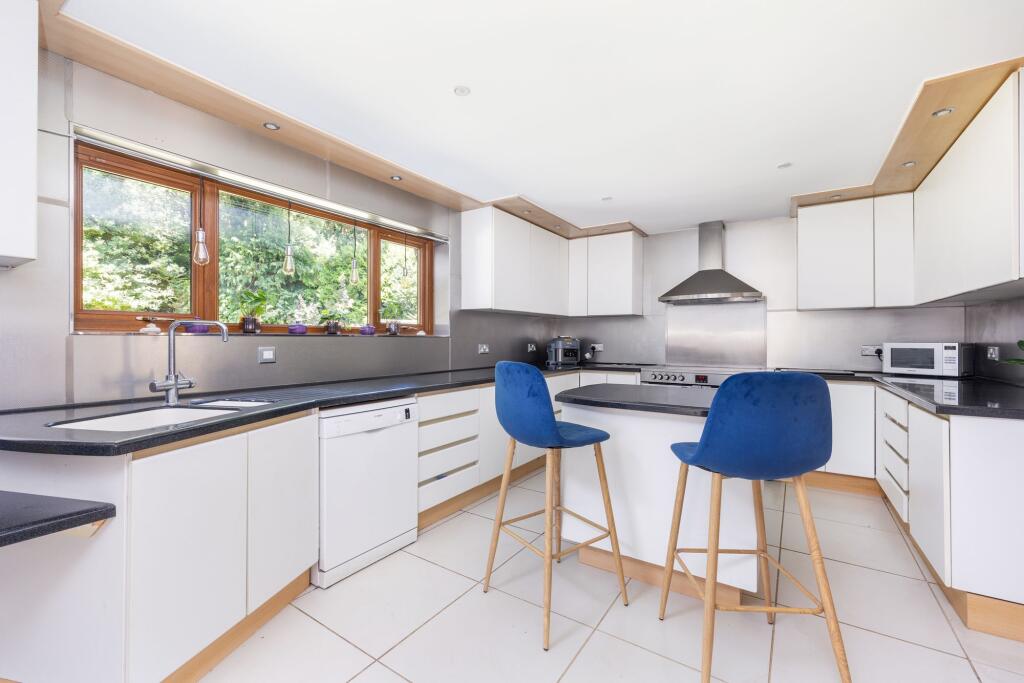 House in Winchester, Colden Common - View 2