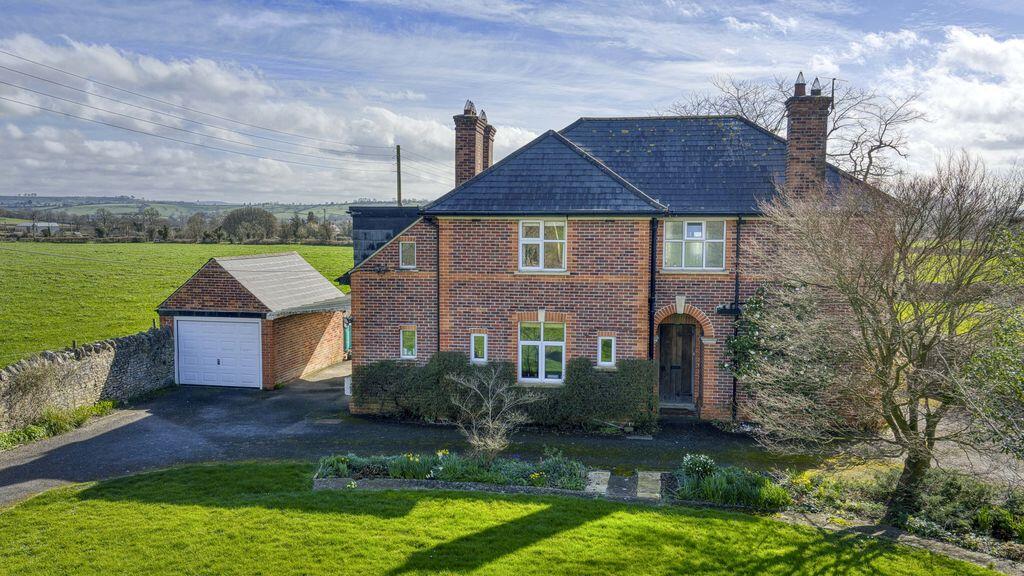 Beautiful 4-bedroom home with 18th century barn and countryside views near Evercreech photo 2