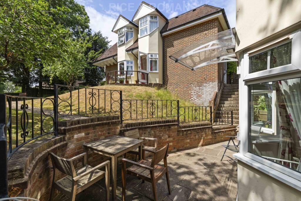 Beech Court, Wimbledon photo 2