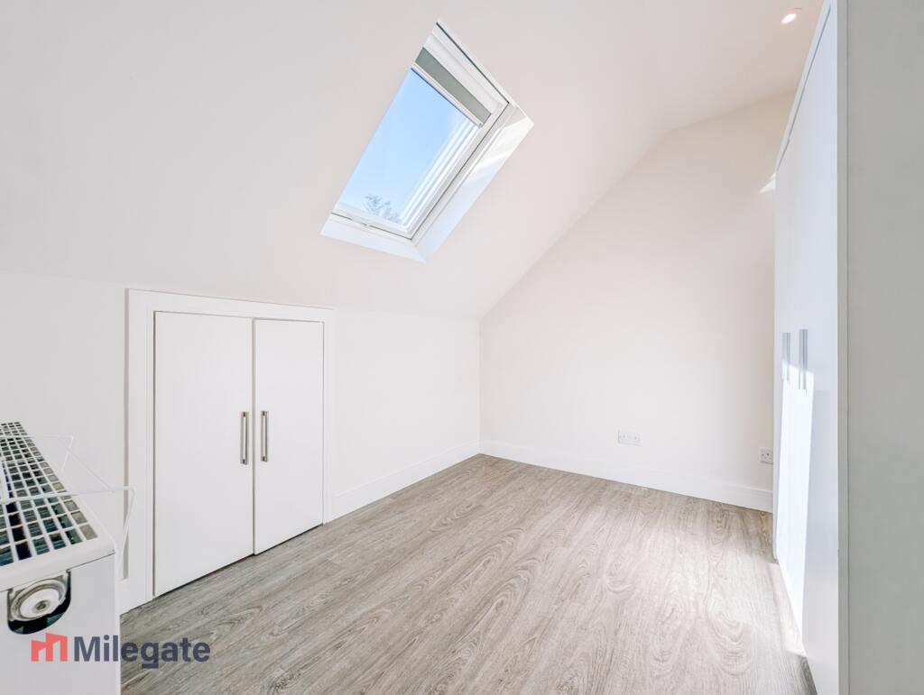 Apartment in Croydon - View 4