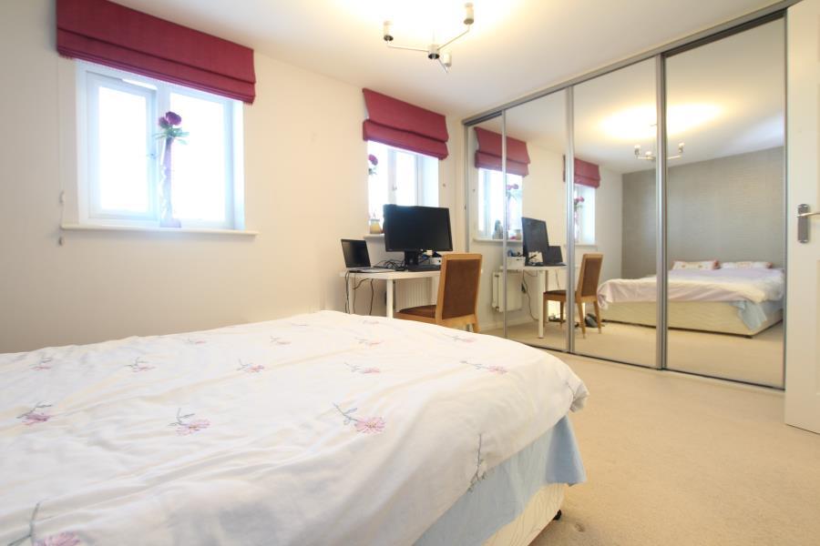 5 bedroom terraced house for rent