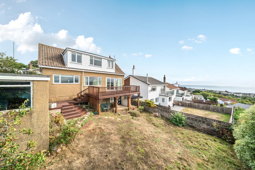 House in Torquay - More