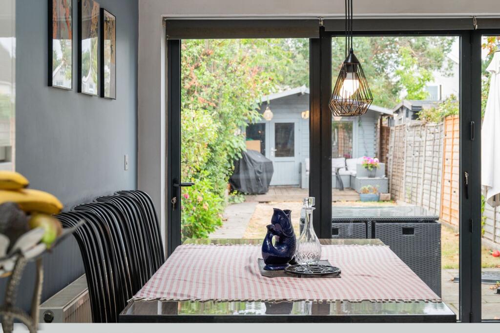 House in Walton-on-Thames, Surrey - More