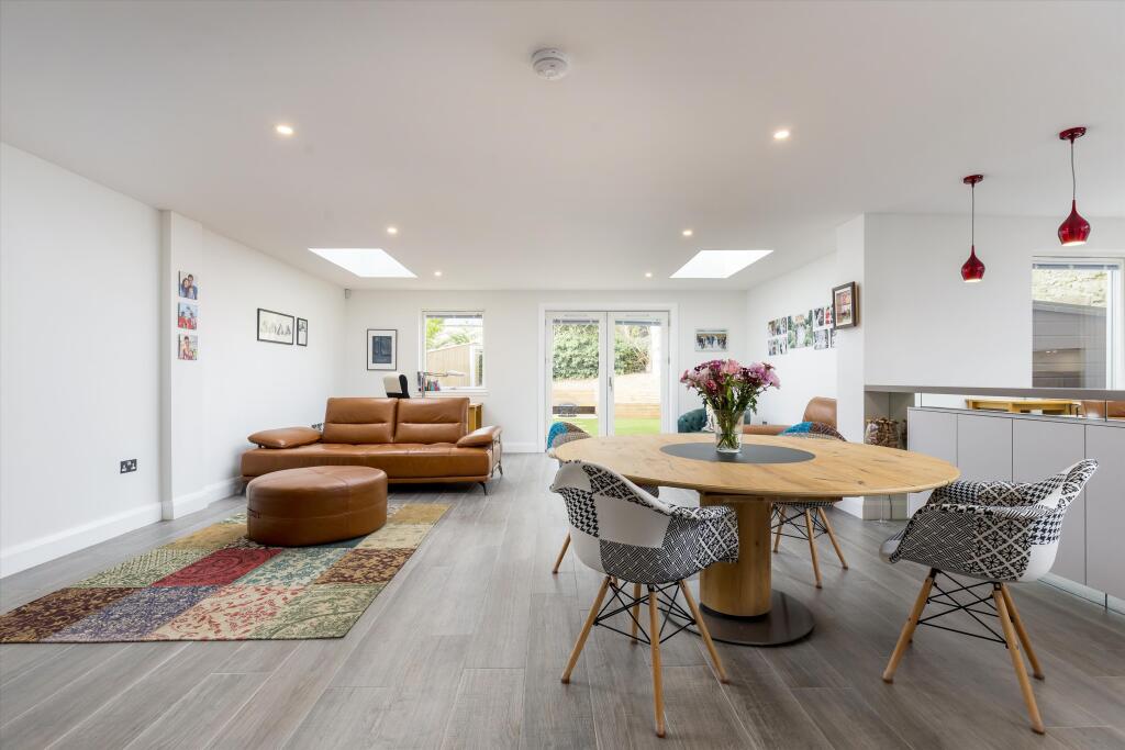 House in Edinburgh, Newington - More