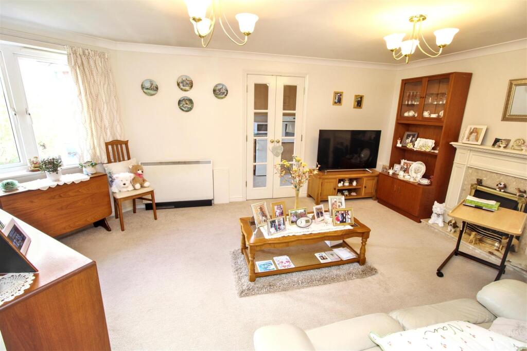 Chieveley Close, Tilehurst, Reading photo 2
