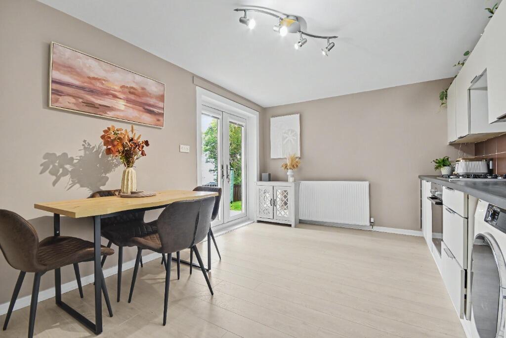 House in Paisley, Inverclyde - More
