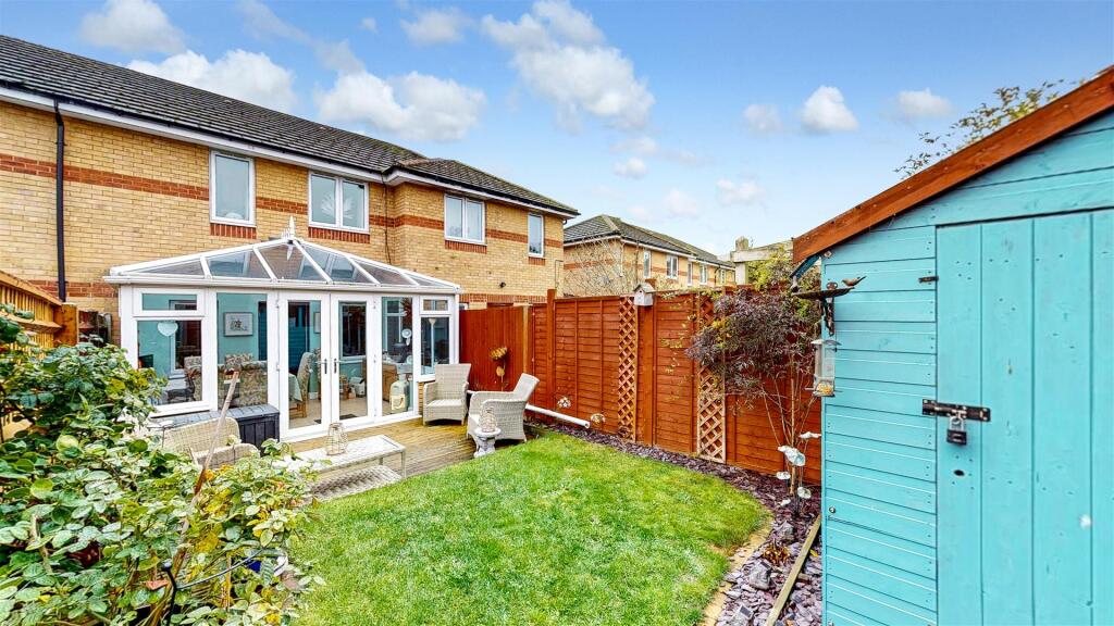 Springfield Gardens, Deanshanger, Milton Keynes photo 2