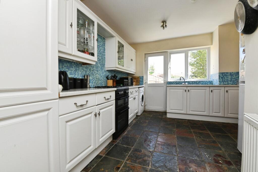House in Southend-on-Sea - More