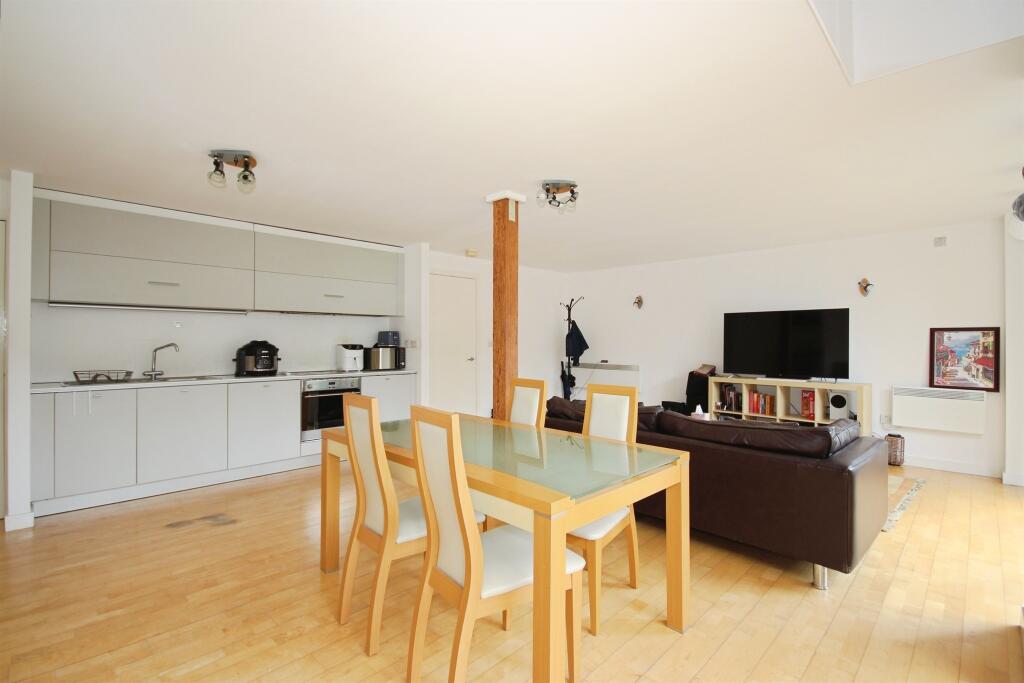 Apartment in Coventry, West Midlands - View 4