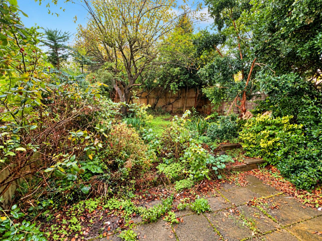 House in Gloucester - View 5