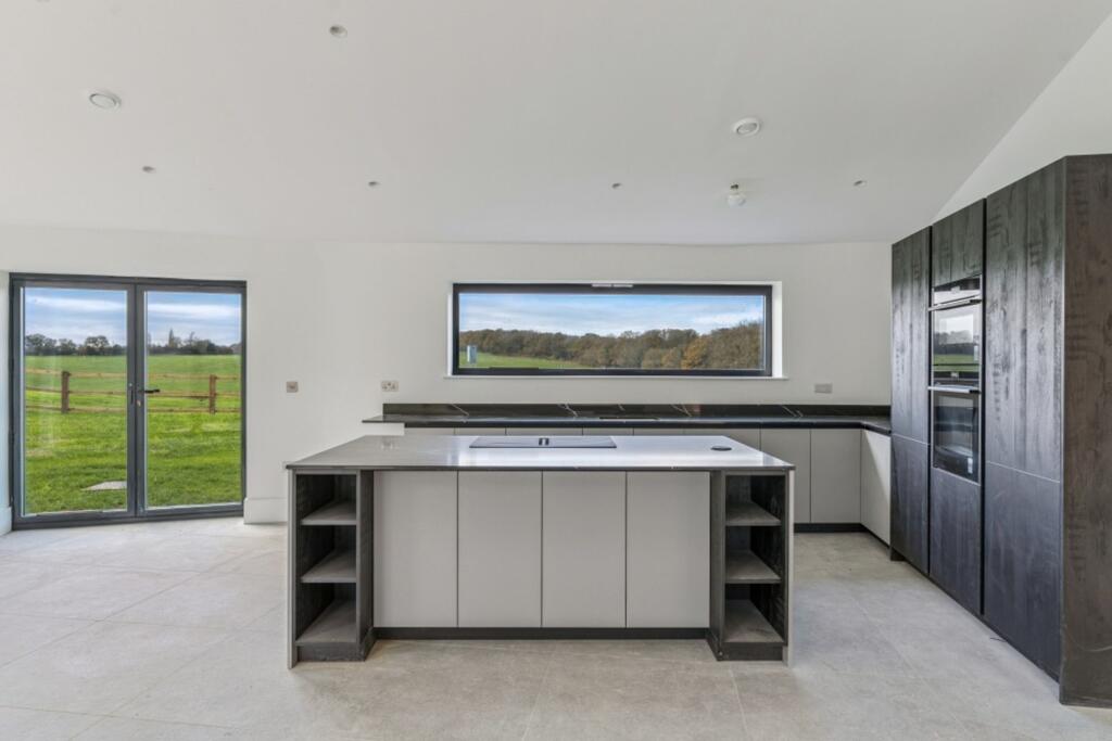 House in Luton - View 4