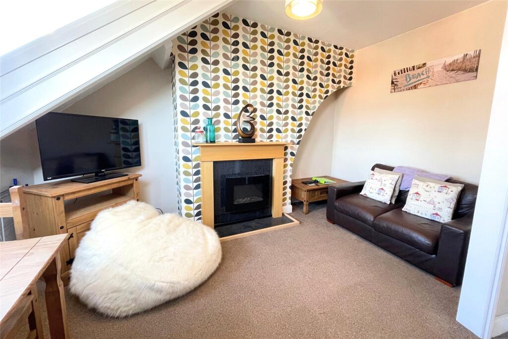 Main image of property: 11 Crescent Avenue, Whitby, YO21