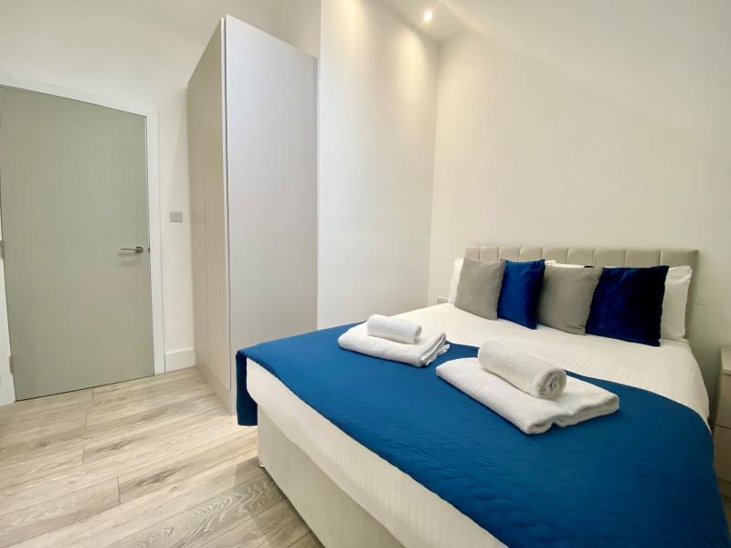 Apartment in Surrey Heath, Old Dean - More