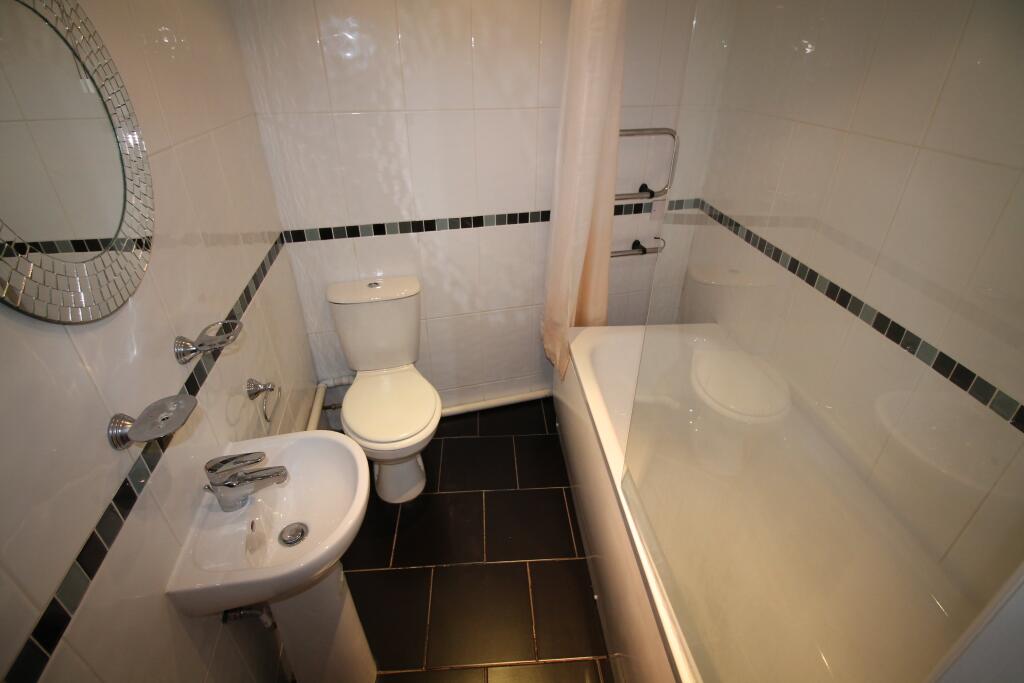 Apartment in Cardiff, Maindy, Cathays - View 4