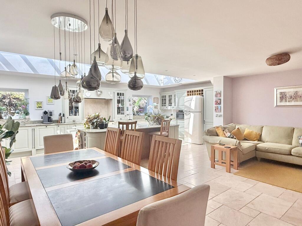 House in Southampton - More