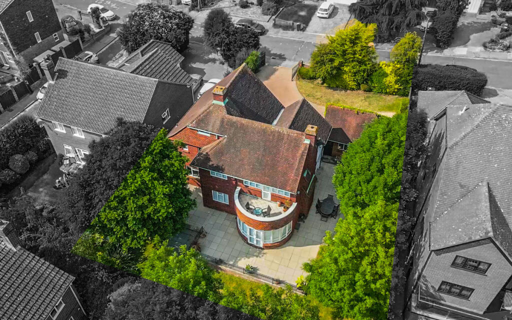 House in Castle Point, South Benfleet - View 4