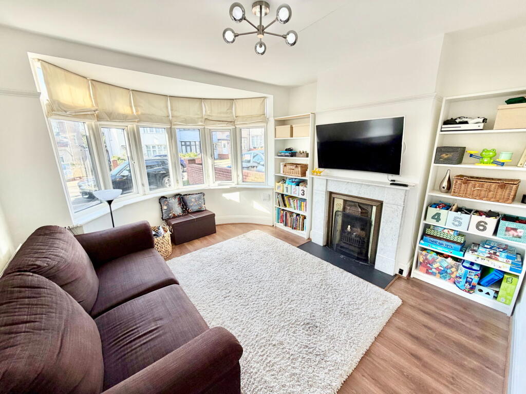 The Grove, Kingsbury, London, NW9 0TL photo 3