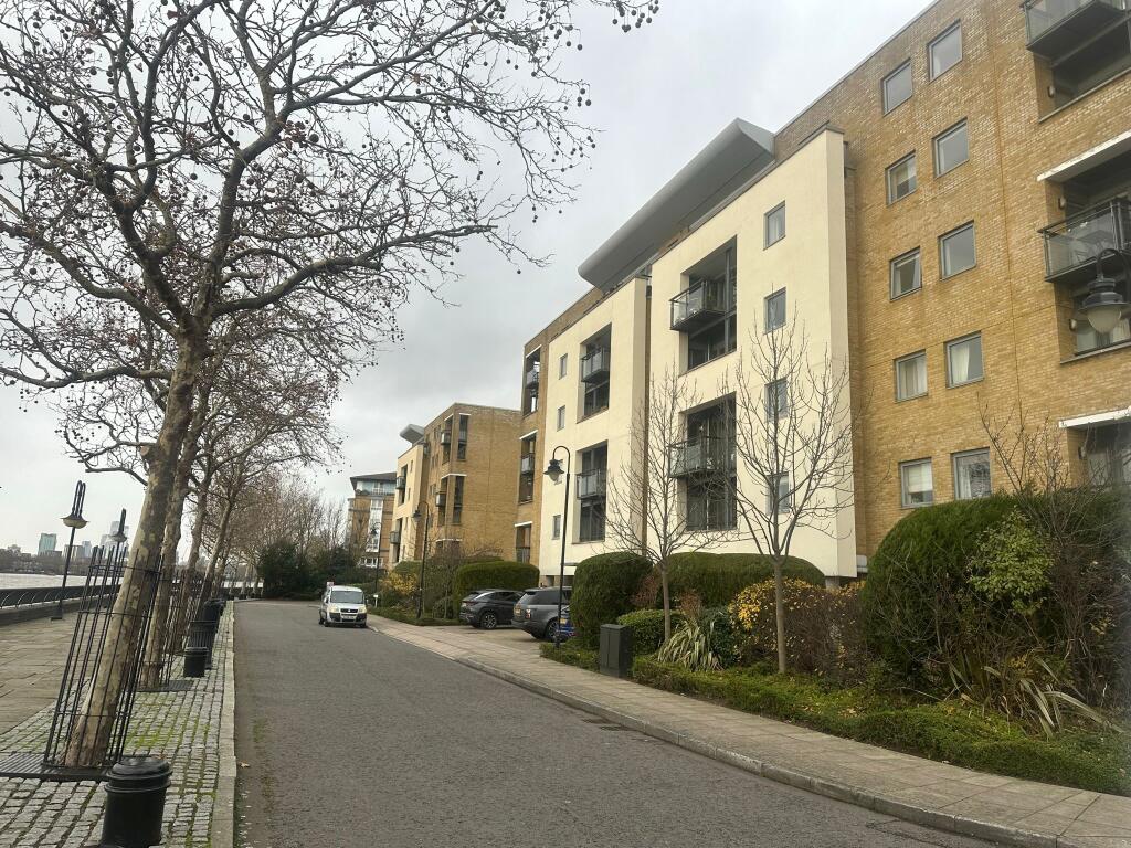 Main image of property: 2 Bed Flat Shakelton Court, Maritime Quay, London, E14