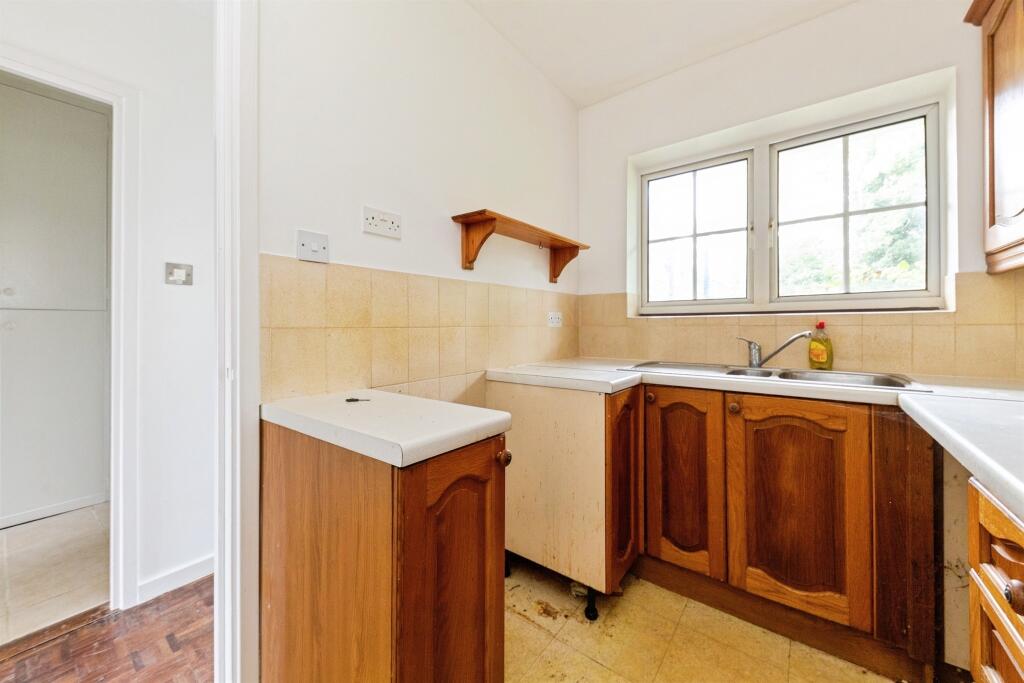 Additional image 4 of Park Close, Hatfield