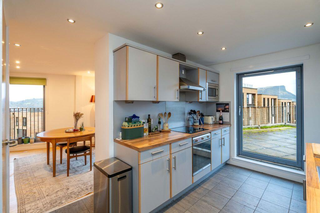 Apartment in Edinburgh - More