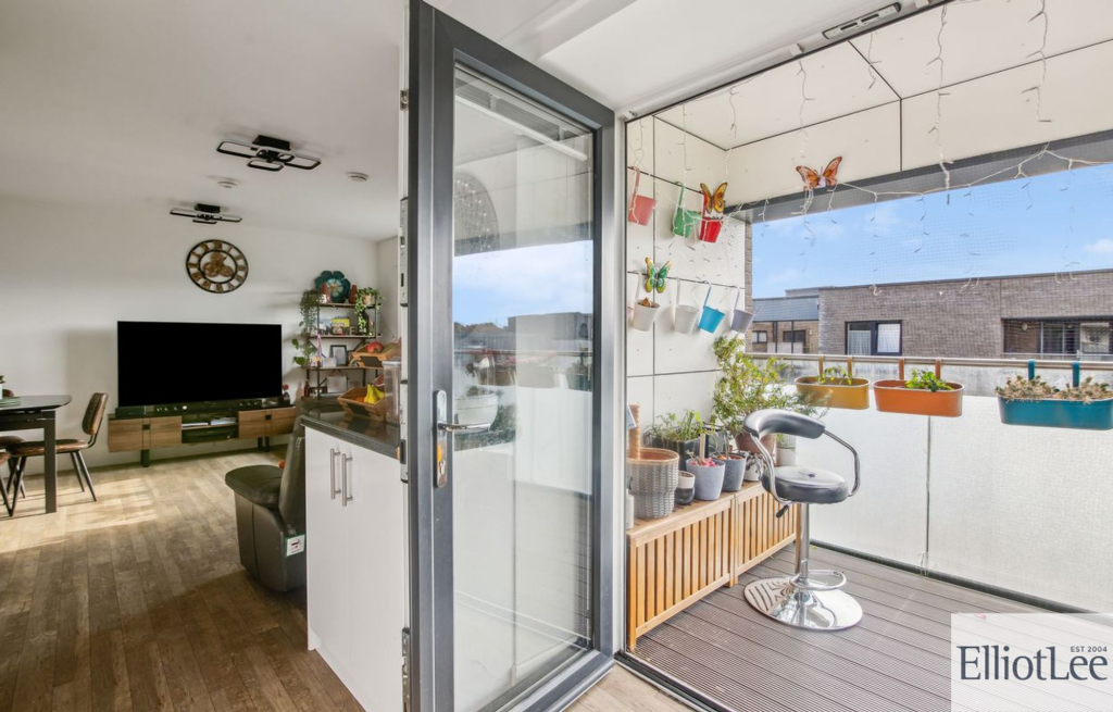 Apartment in Harrow - More