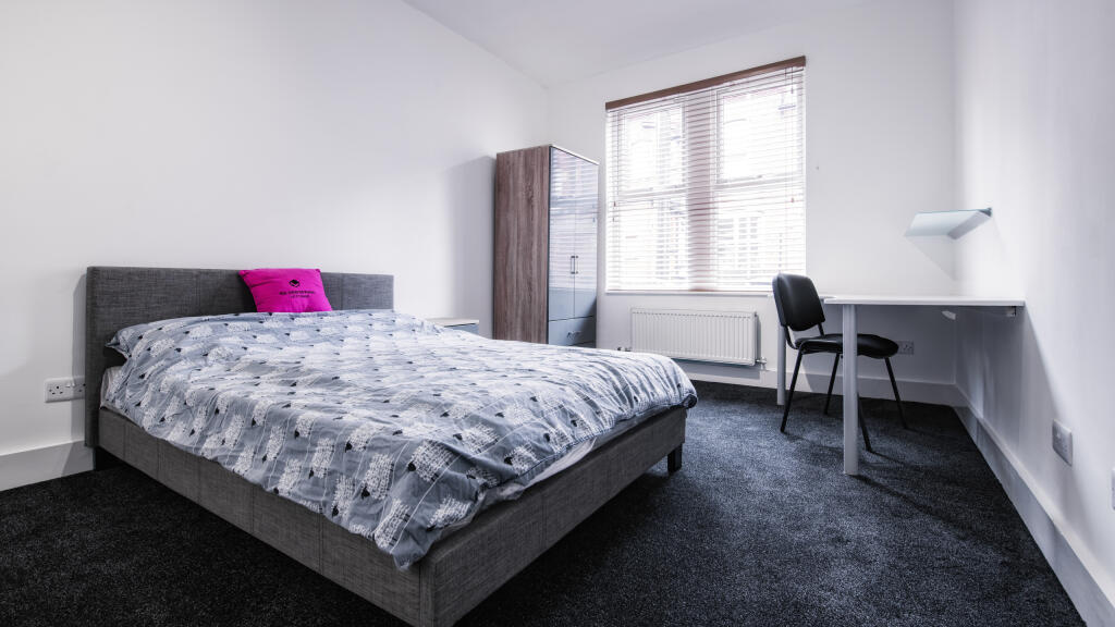 8 bedroom terraced house for rent