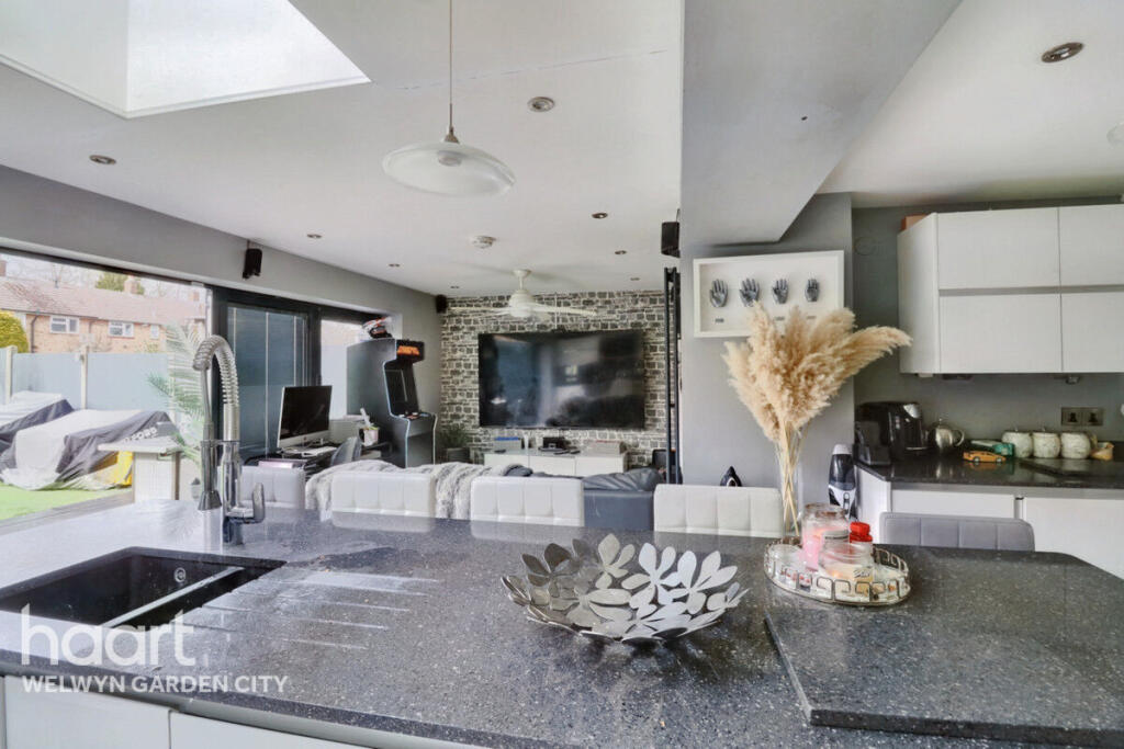 Additional image 9 of Ross Close, Hatfield