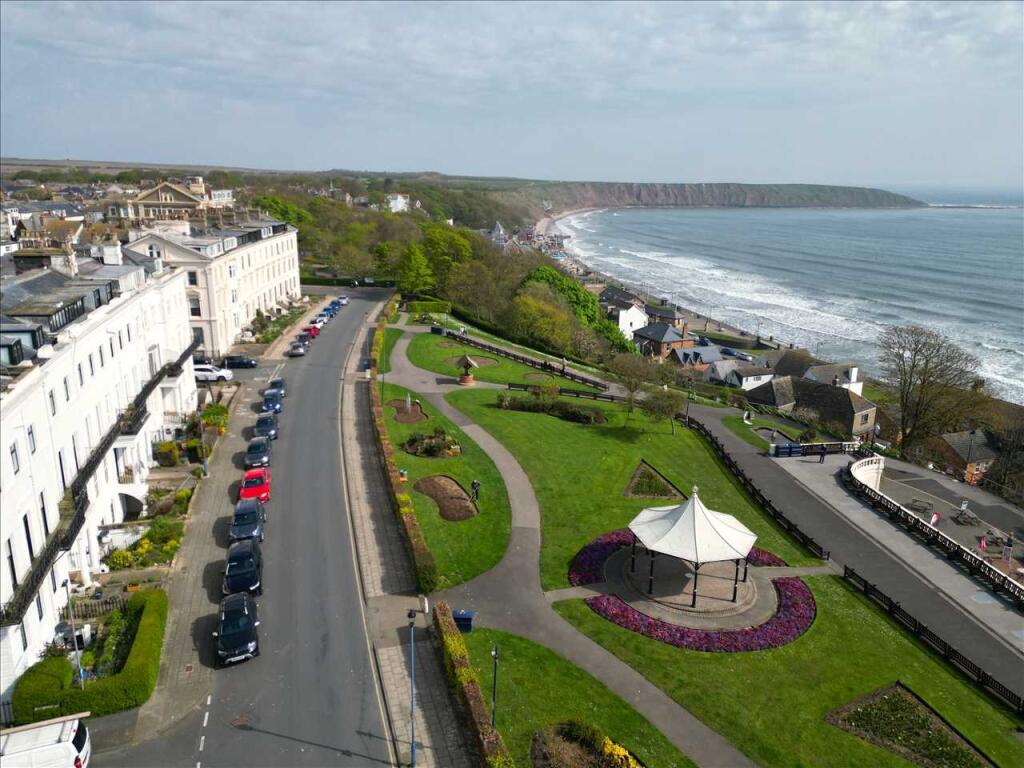 3-bed flat on The Crescent, Filey, £194,950