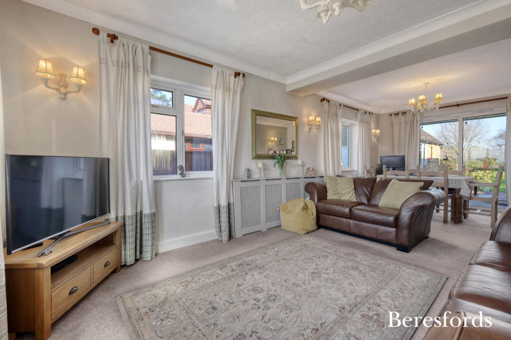 House in Chelmsford, West Hanningfield - More