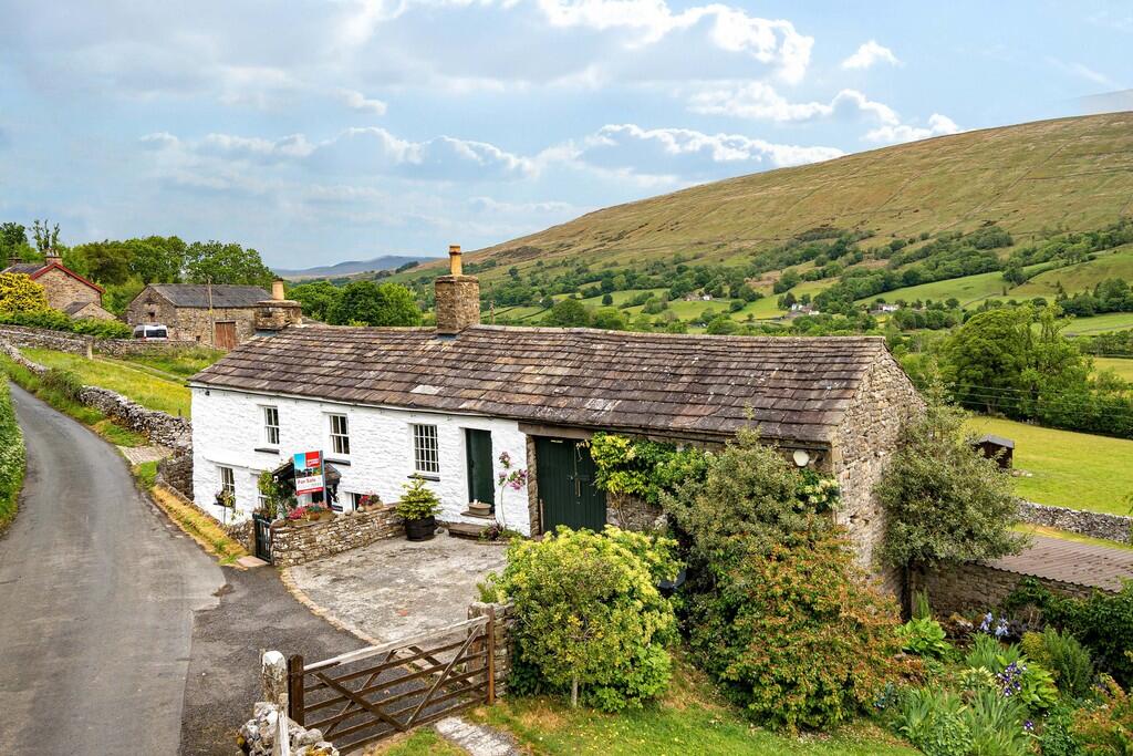 Main image of property: Three Roods, Dent, LA10 5QX