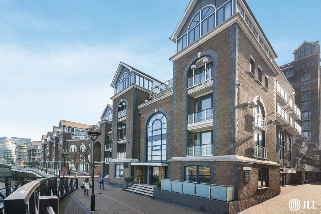 Apartment in London, Plantation Wharf, Battersea - View 2
