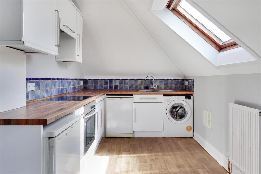 Apartment in Tunbridge Wells, Kent - View 4
