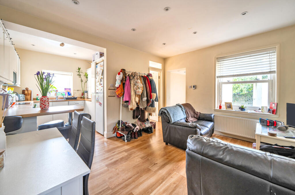 Farnham Road, Guildford, Surrey, GU1 photo 4