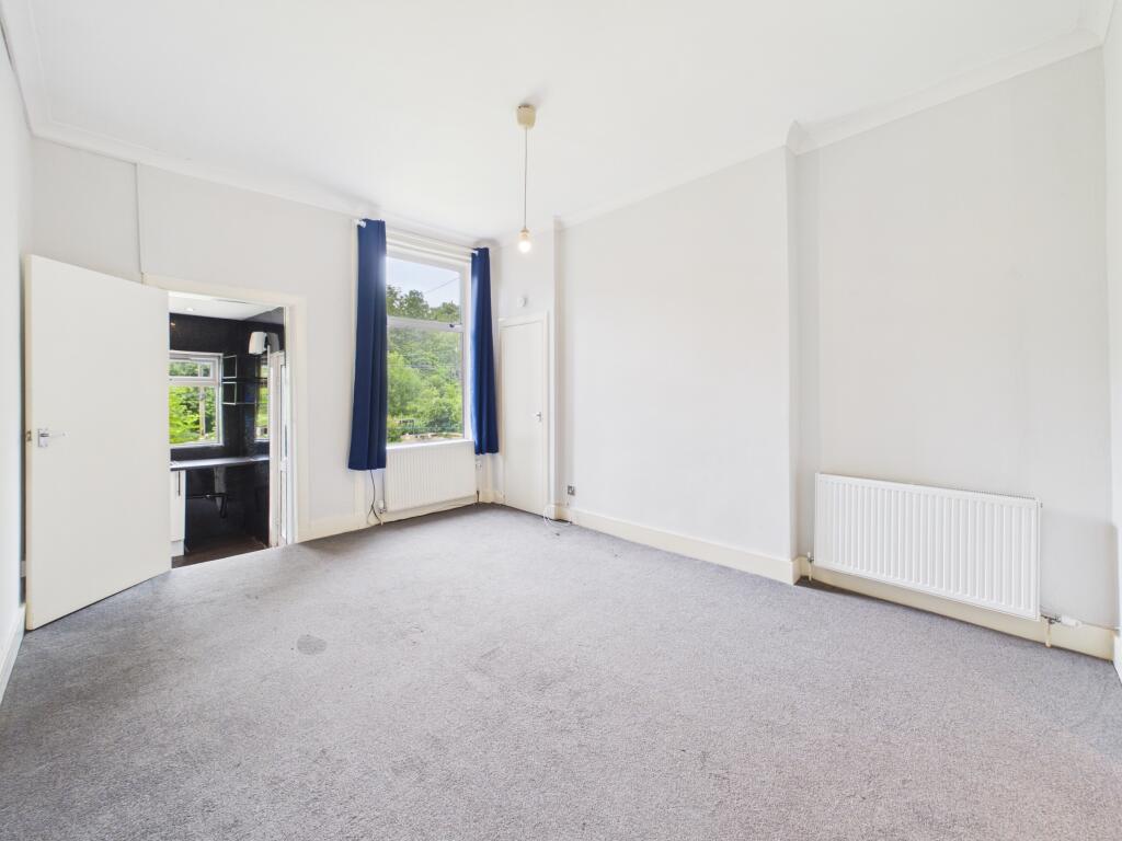 Apartment in Holytown, Wester Holytown - View 2