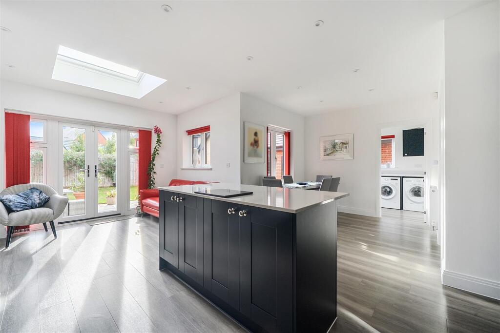 House in Crowthorne, Bracknell Forest - View 4