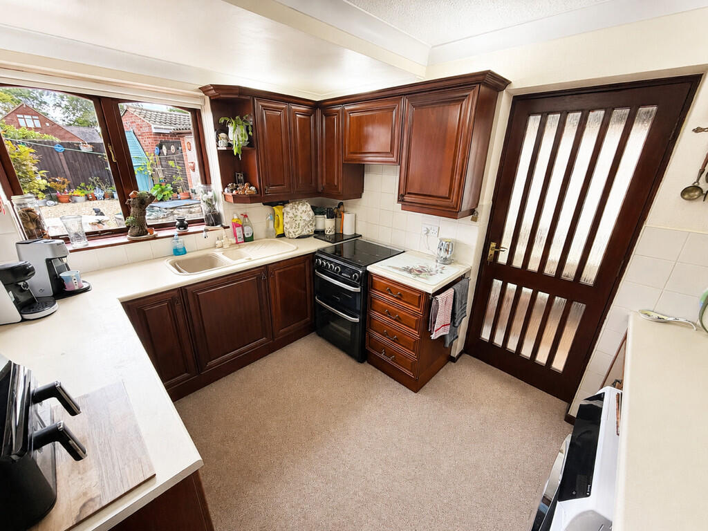 House in Nuneaton and Bedworth, Warwickshire - View 5