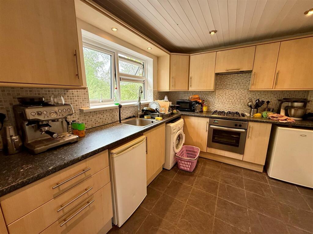 Main image of property: 2 Bed, Cathays Terrace